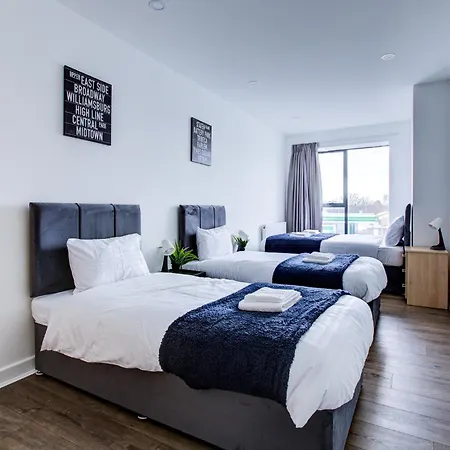 Canning Town 4-Person Flat With Free Parking